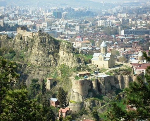 نمایی از قلعه ی ناریکالا در روز